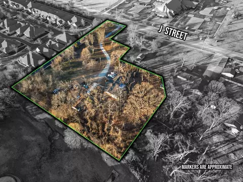 804 NE J St, Bentonville, AR 72712