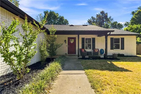 308 E Village Dr, Fayetteville, AR 72703