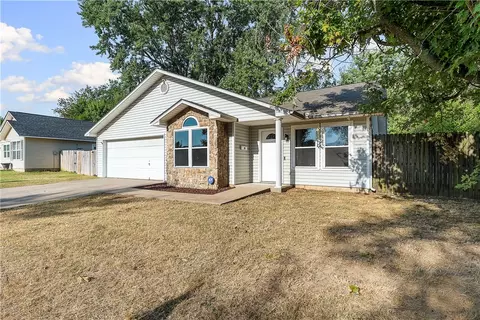 1000 Arrowwood Ln, Siloam Springs, AR 72761