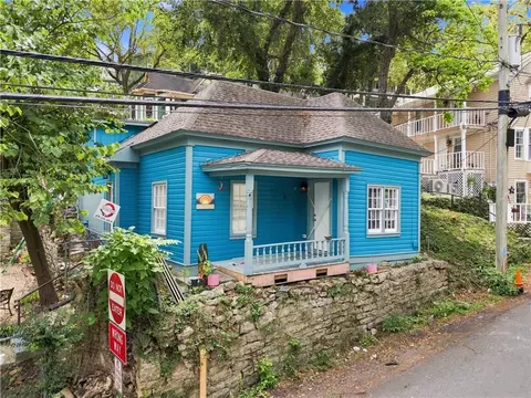 8 Owen St, Eureka Springs, AR 72632