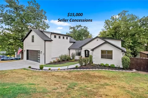3105 Cardinal Creek Cir, Bentonville, AR 72712