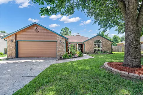 3281 W Gypsum Dr, Fayetteville, AR 72704