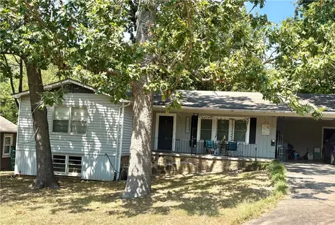 530 E Rebecca St, Fayetteville, AR 72701
