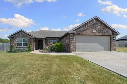 840 Washburn Dr, Pea Ridge, AR 72751