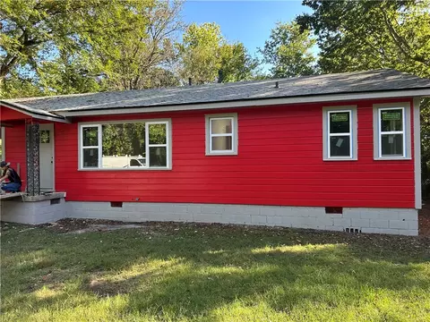 6 W Montgomery St, Fayetteville, AR 72701