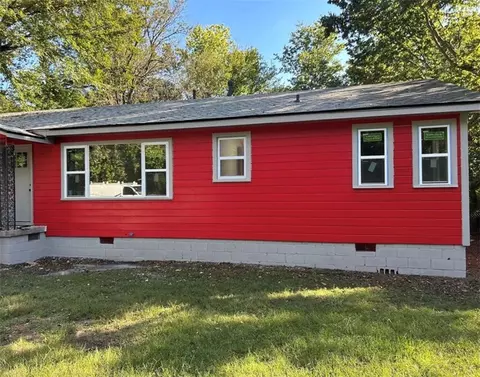 6 W Montgomery St, Fayetteville, AR 72701