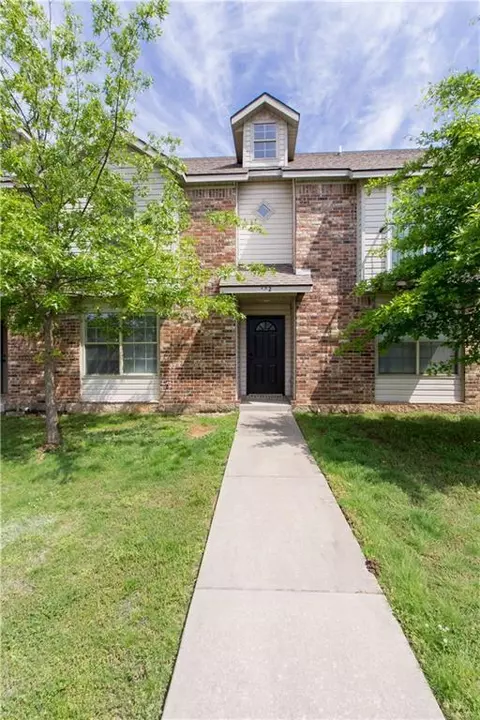 694 W Sycamore St, Fayetteville, AR 72703