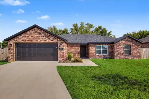 1000 Autumn Royal Ave, Lowell, AR 72745