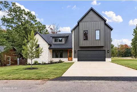 2 Branchwood Dr, Bella Vista, AR 72715