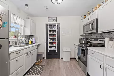 Kitchen - 192 Maple Ave, West Fork, AR 72774 photo 1 of 3