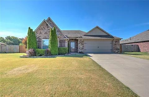 12889 Canopy Oaks Dr, Farmington, AR 72730