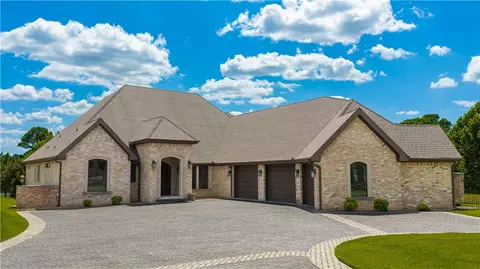 2407 E Joyce Blvd, Fayetteville, AR 72703