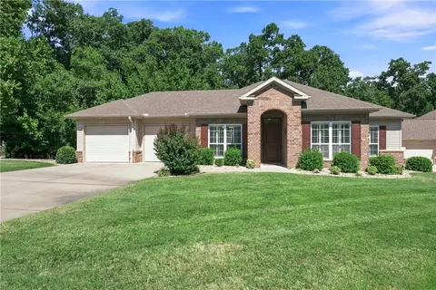 15 Parkridge Dr, Bella Vista, AR 72715