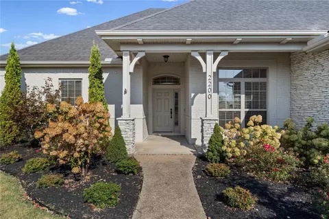 2200 Riverwater Ln, Fayetteville, AR 72703