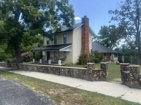 339 Valley St, Yellville, AR 72687