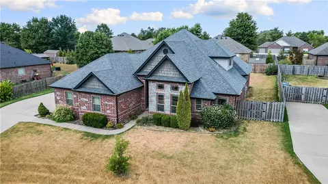3803 NE Oakbrooke Ave, Bentonville, AR 72712