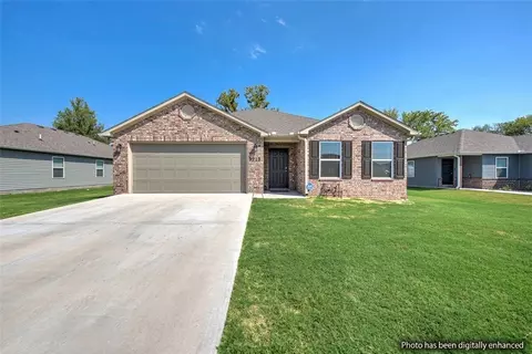 3213 E Hagen St, Siloam Springs, AR 72761