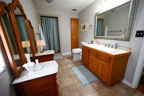 Bath - 1535 Speer Dr, Harrison, AR 72601 photo 1 of 3