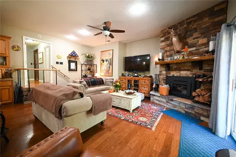 Living - 1535 Speer Dr, Harrison, AR 72601 photo 2 of 2