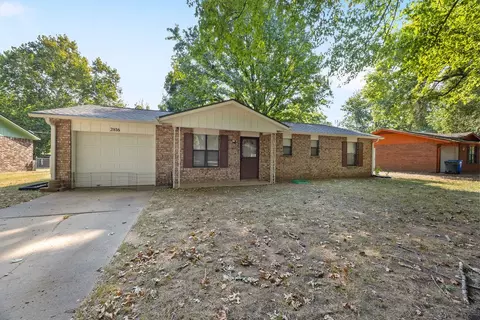 2816 Susan Carol Ln, Fayetteville, AR 72703