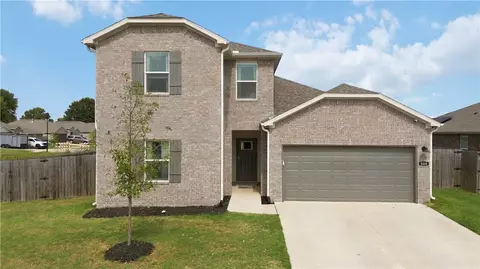 909 W Cottonwood St, Rogers, AR 72758