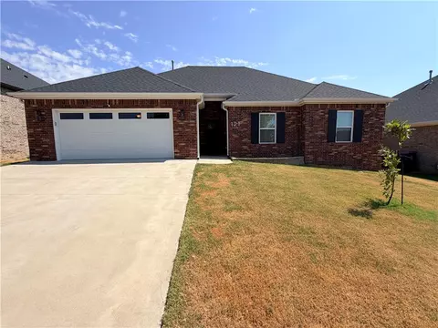 121 Magazine St, Prairie Grove, AR 72753