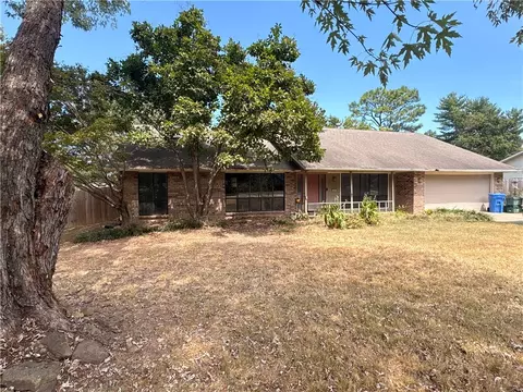 2642 Golden Oaks Dr, Fayetteville, AR 72703