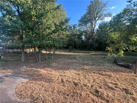 906 Harvard St, Siloam Springs, AR 72761