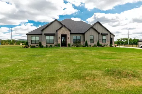 901 Noah St, Fayetteville, AR 72703