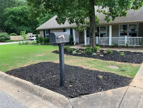 2385 Azalea Ter, Fayetteville, AR 72703