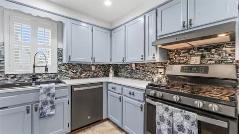 Kitchen - 13585 Andy Jack Rd, Rogers, AR 72756 photo 2 of 4