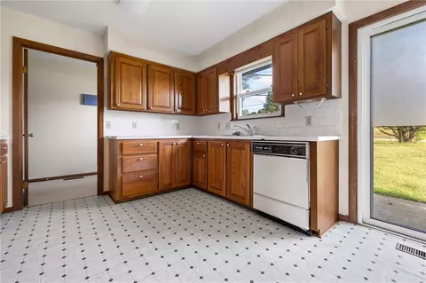 Kitchen - 105 Nancy St, Harrison, AR 72601 photo 3 of 6