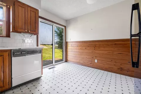 Kitchen - 105 Nancy St, Harrison, AR 72601 photo 6 of 6