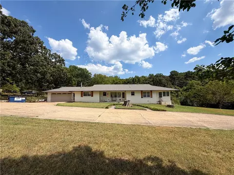 503 S Parrott Dr, Huntsville, AR 72740