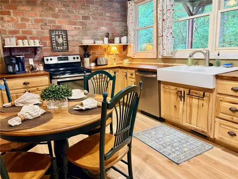 Kitchen - 91 Nc 2302, Jasper, AR 72641 photo 1 of 2