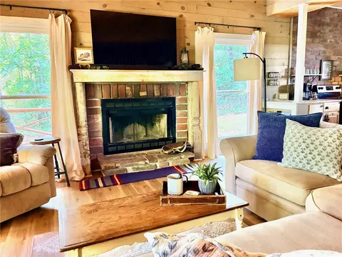 Living - 91 Nc 2302, Jasper, AR 72641 photo 2 of 3