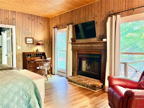 Bedroom - 91 Nc 2302, Jasper, AR 72641 photo 2 of 5