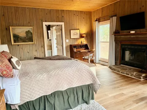 Bedroom - 91 Nc 2302, Jasper, AR 72641 photo 2 of 7
