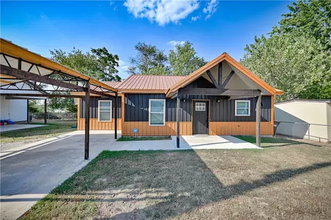 373 Callis St, Colcord, OK 74338