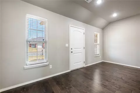 Living - 711 Paint Ln, Centerton, AR 72719 photo 3 of 5