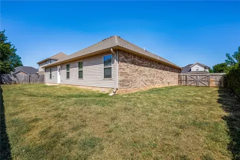 Exterior - 711 Paint Ln, Centerton, AR 72719 photo 3 of 5
