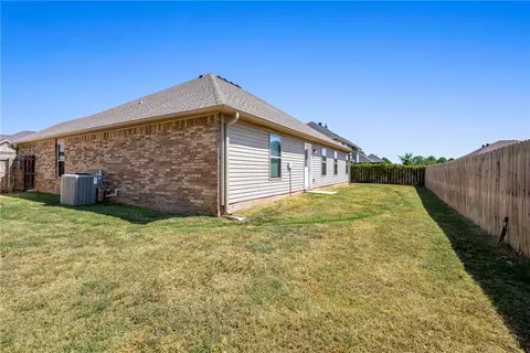 Exterior - 711 Paint Ln, Centerton, AR 72719 photo 4 of 5