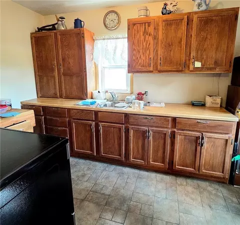 Kitchen - 13508 E Highway 62, Harrison, AR 72601 photo 2 of 2