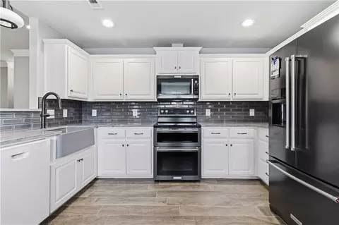 Kitchen - 5293 Baugh Ave, Springdale, AR 72762 photo 2 of 2