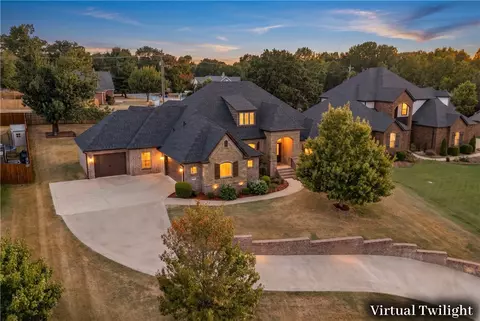 2105 NW Small Oaks St, Bentonville, AR 72712