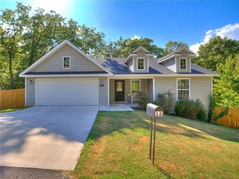 16 Lanark Cir, Bella Vista, AR 72715