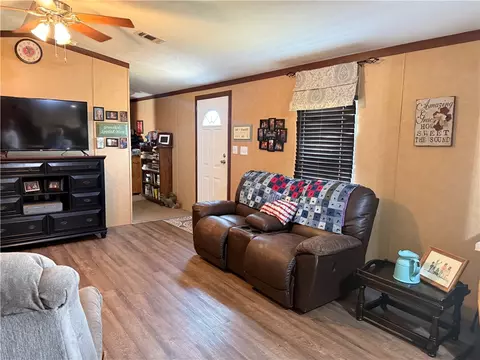 Living - 471683 E 610 Rd, Watts, OK 74964 photo 2 of 2