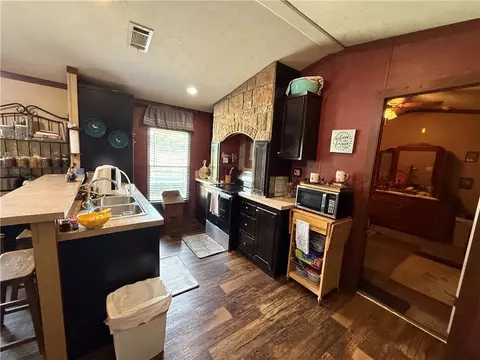 Kitchen - 471683 E 610 Rd, Watts, OK 74964 photo 2 of 2