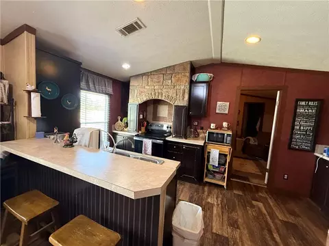 Kitchen - 471683 E 610 Rd, Watts, OK 74964 photo 1 of 2