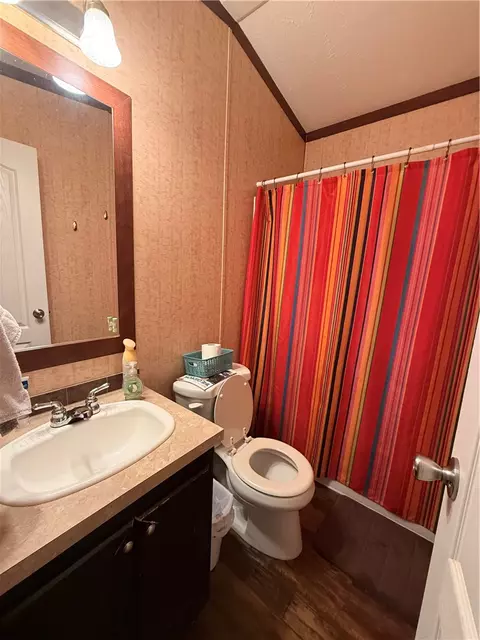 Bath - 471683 E 610 Rd, Watts, OK 74964 photo 2 of 2